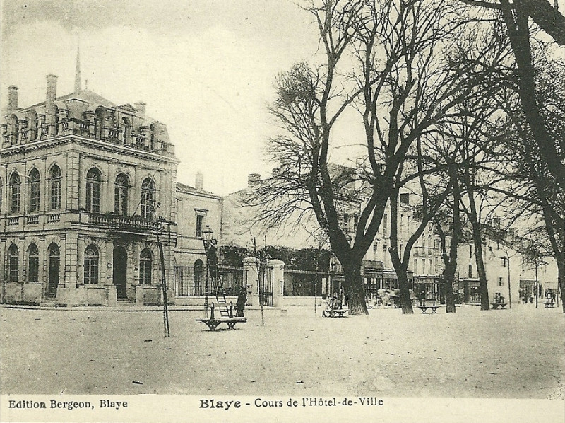 Carte postale ancienne Blaye - Mairie 1