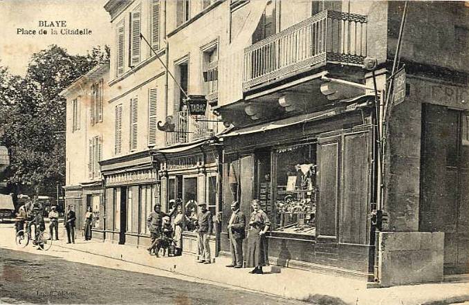 Carte postale ancienne Blaye - Place de la Citadelle