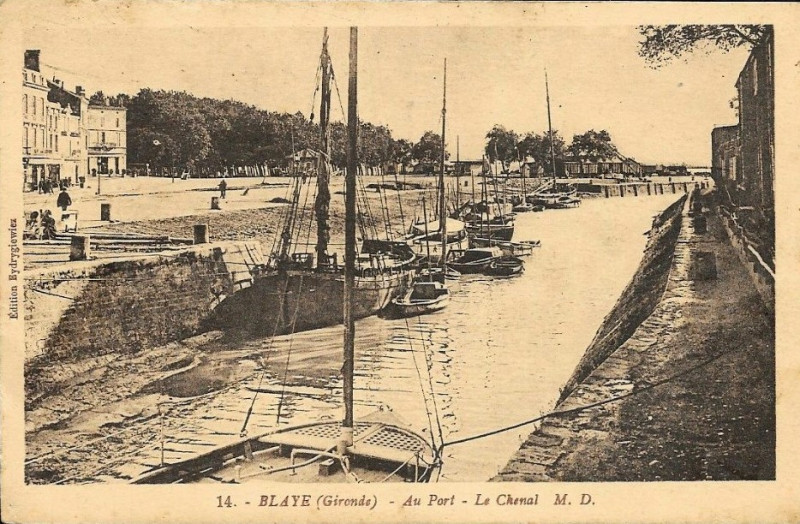 Carte postale ancienne Blaye - Port 7