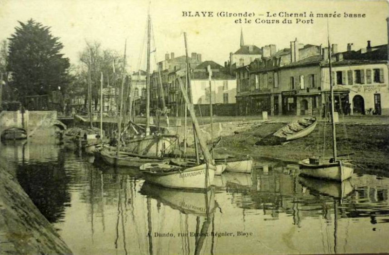Carte postale ancienne Blaye - Port