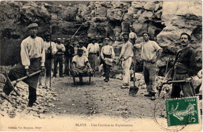 Carte postale ancienne Blaye - une carrière d'exploitation