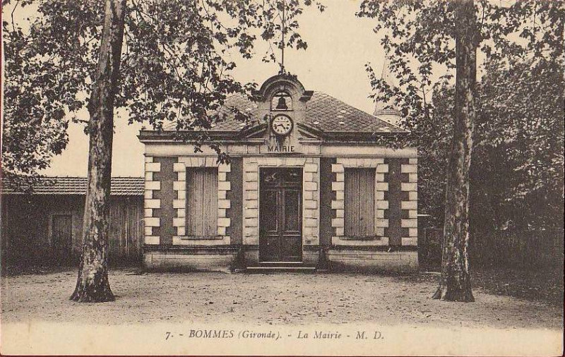 Carte postale ancienne Bommes - Mairie 2