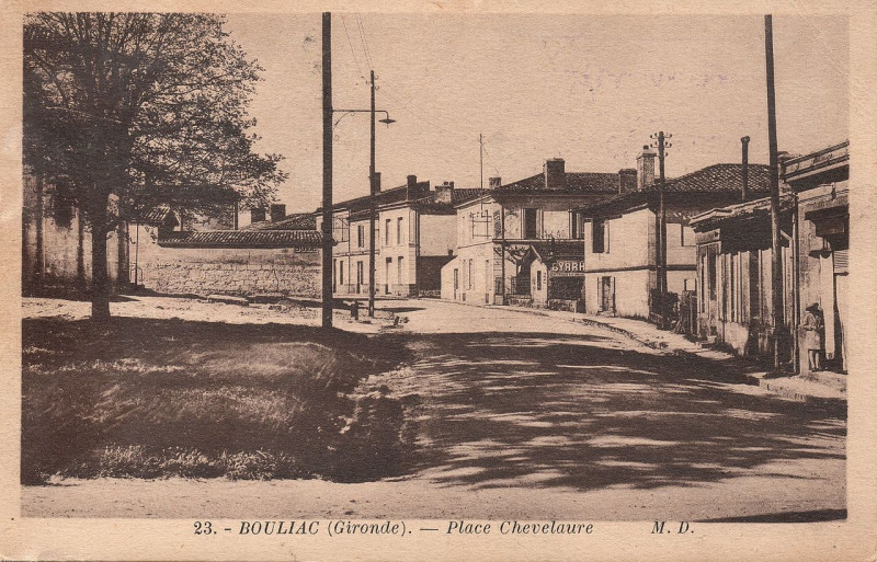 Carte postale ancienne Bouliac Le bourg 1