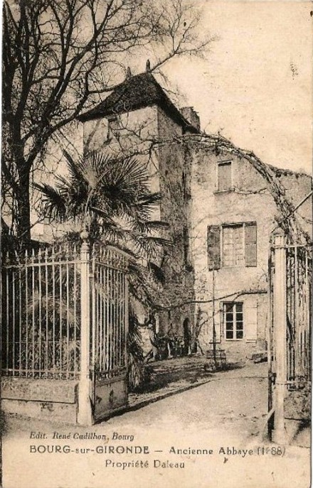 Carte postale ancienne Bourg - ancienne abbaye 1
