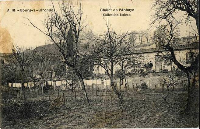 Carte postale ancienne Bourg - ancienne abbaye 2