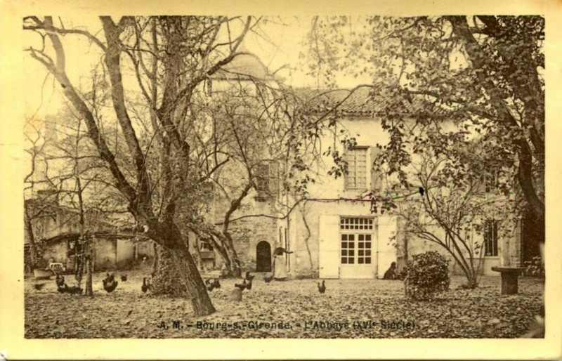 Carte postale ancienne Bourg - ancienne abbaye 3