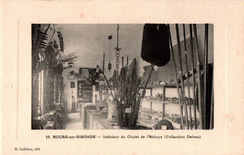 Carte postale ancienne Bourg - ancienne abbaye 5