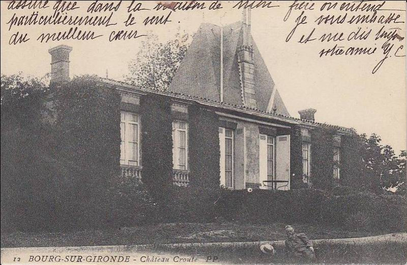 Carte postale ancienne Bourg - château Croute