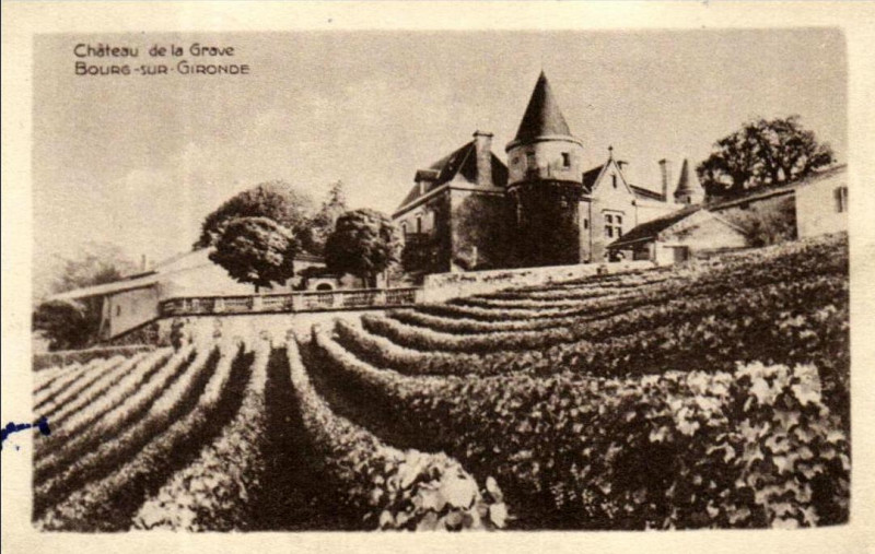 Carte postale ancienne Bourg - château de la grave 1