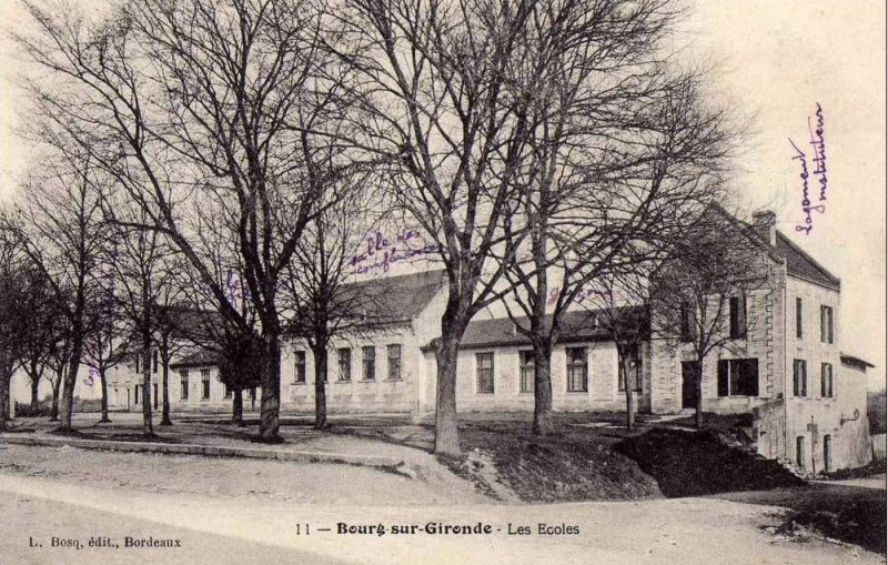 Carte postale ancienne Bourg - Ecoles 5