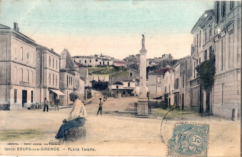 Carte postale ancienne Bourg - Place Thiers 2