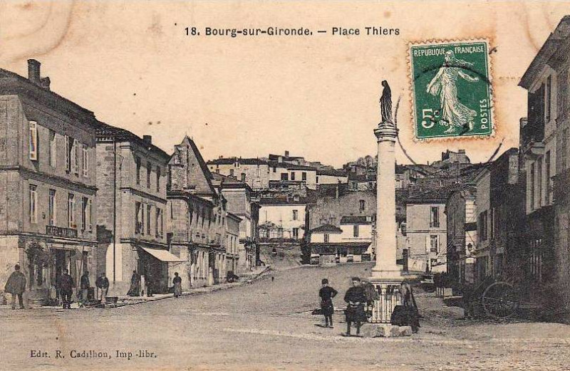 Carte postale ancienne Bourg - Place Thiers 3