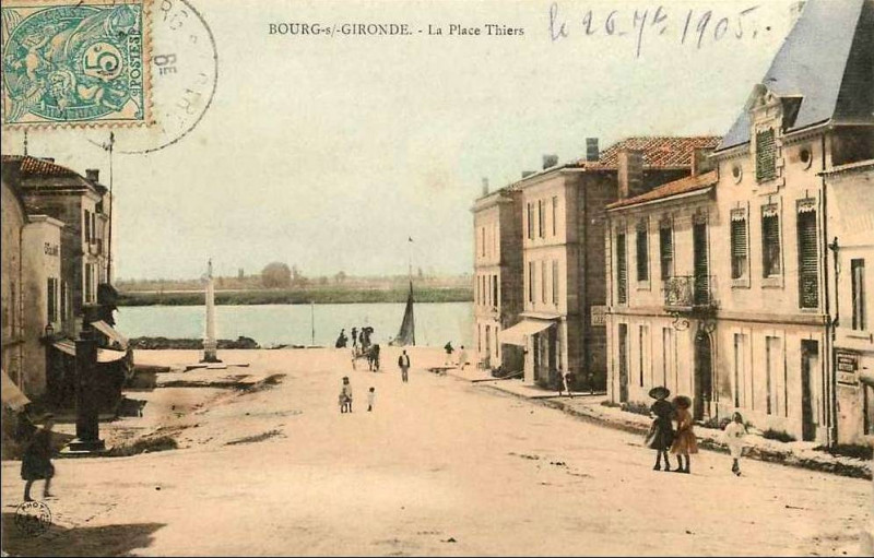 Carte postale ancienne Bourg - Place Thiers 5