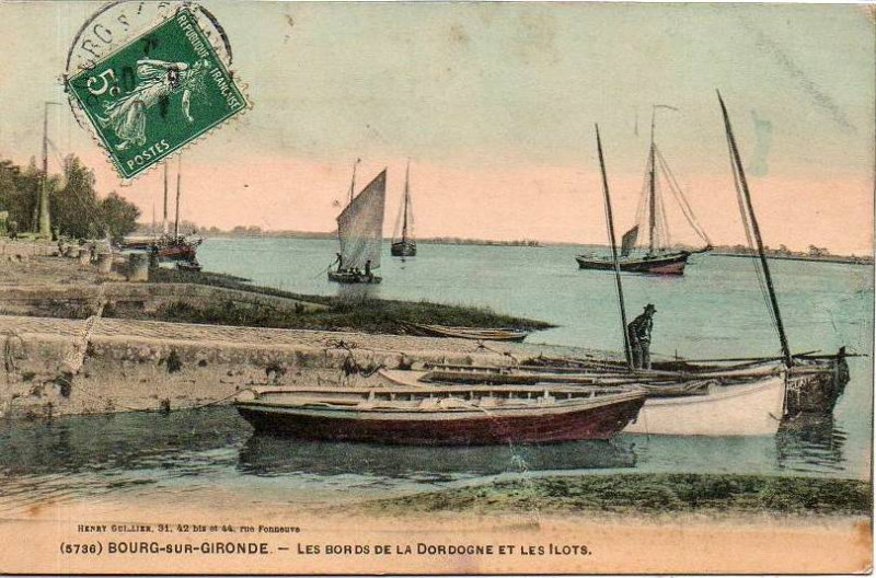 Carte postale ancienne Bourg - Port 1