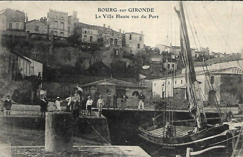 Carte postale ancienne Bourg - port 10