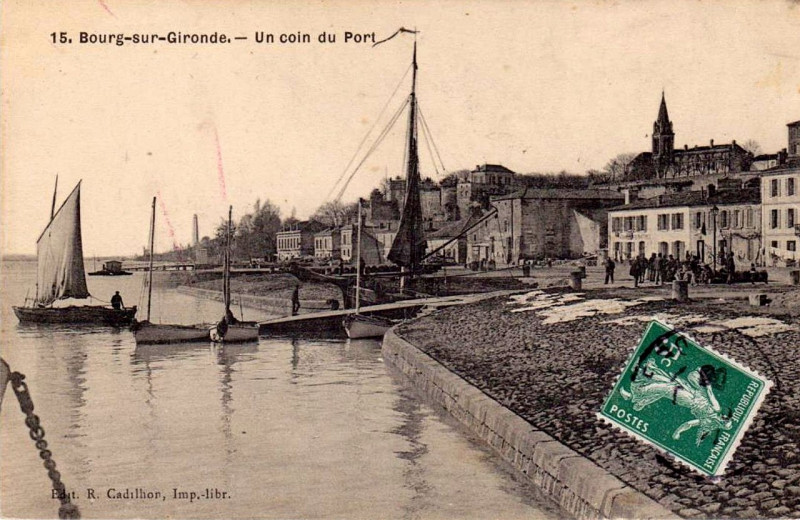 Carte postale ancienne Bourg - Port 7