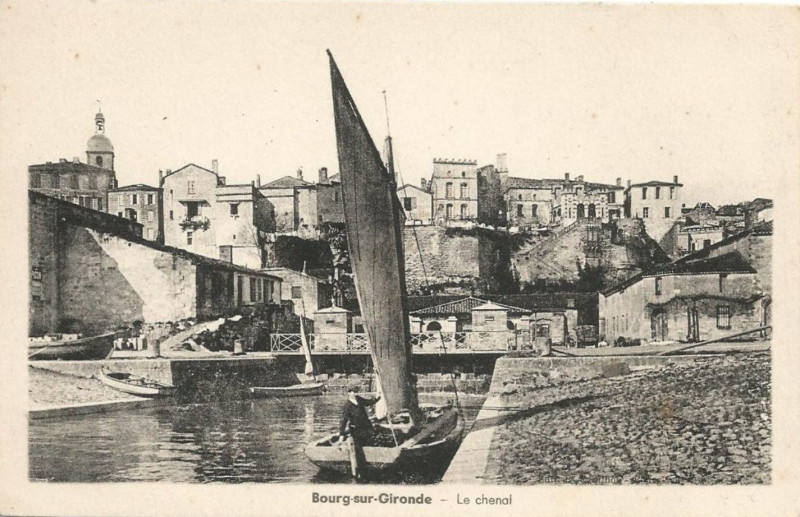 Carte postale ancienne Bourg - port 9