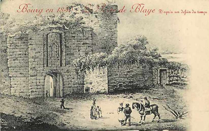 Carte postale ancienne Bourg - Porte de Blaye 4