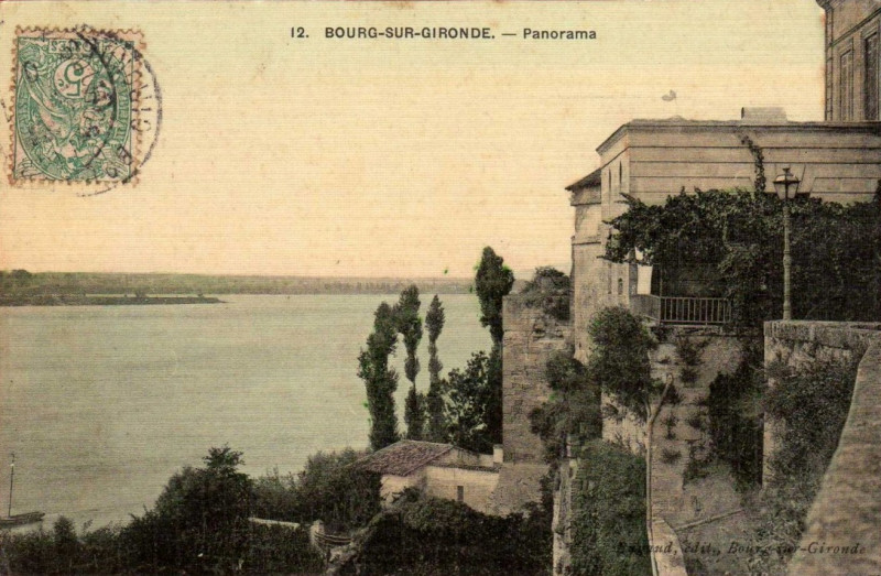 Carte postale ancienne Bourg - Ramparts 3b