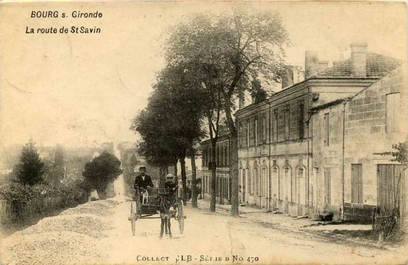Carte postale ancienne Bourg - route de Saint-Savin