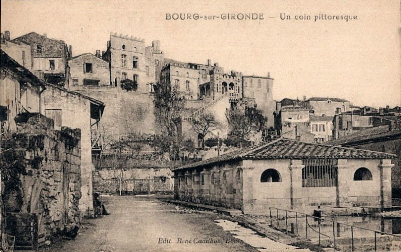 Carte postale ancienne Bourg - Ville-haute 1