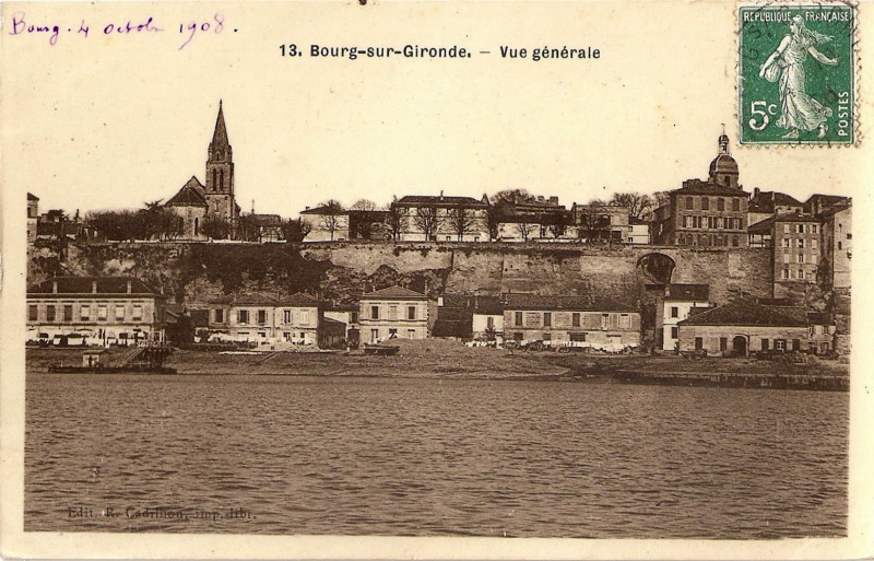 Carte postale ancienne Bourg - vue générale 1