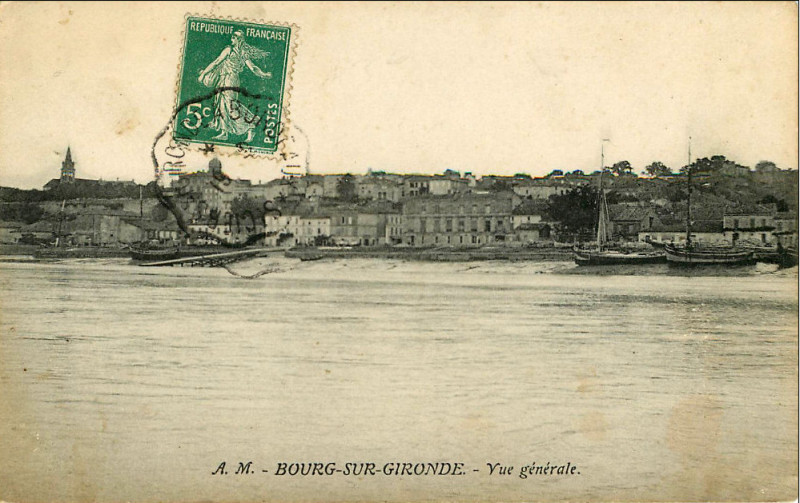 Carte postale ancienne Bourg - Vue générale 3