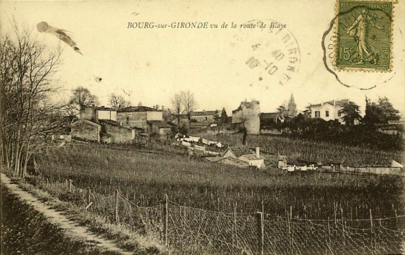 Carte postale ancienne Bourg - vue générale 5