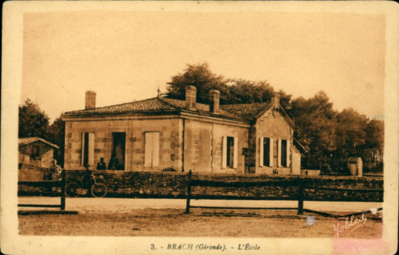 Carte postale ancienne Brach - Ecoles