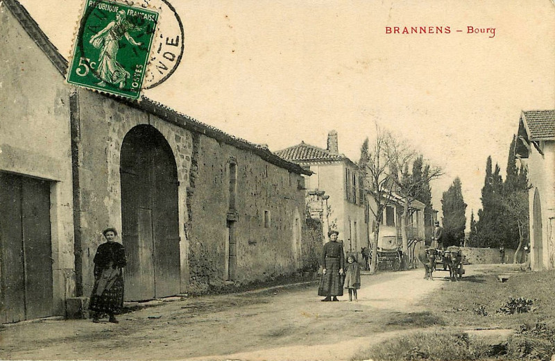 Carte postale ancienne Brannens - bourg 1
