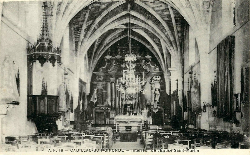 Carte postale ancienne Intérieur de l'Eglise Saint-Martin à Cadillac