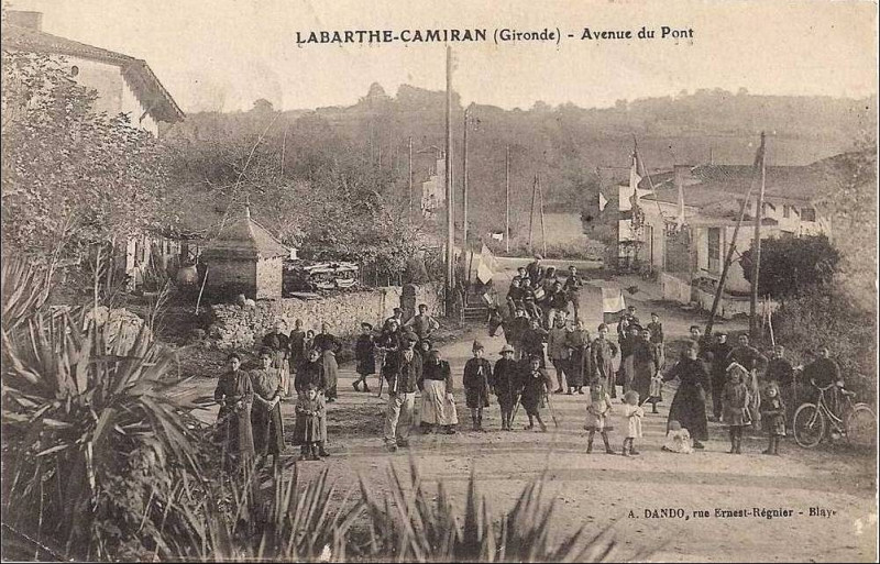 Carte postale ancienne Camiran - avenue du pont