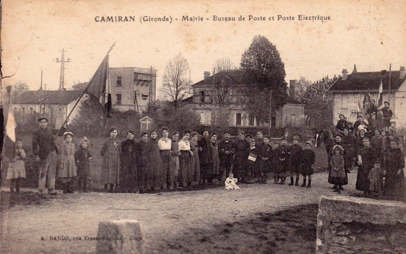 Carte postale ancienne Camiran - Mairie Poste et centrale électrique 1