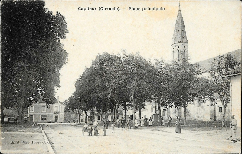 Carte postale ancienne Captieux - Place principale 2