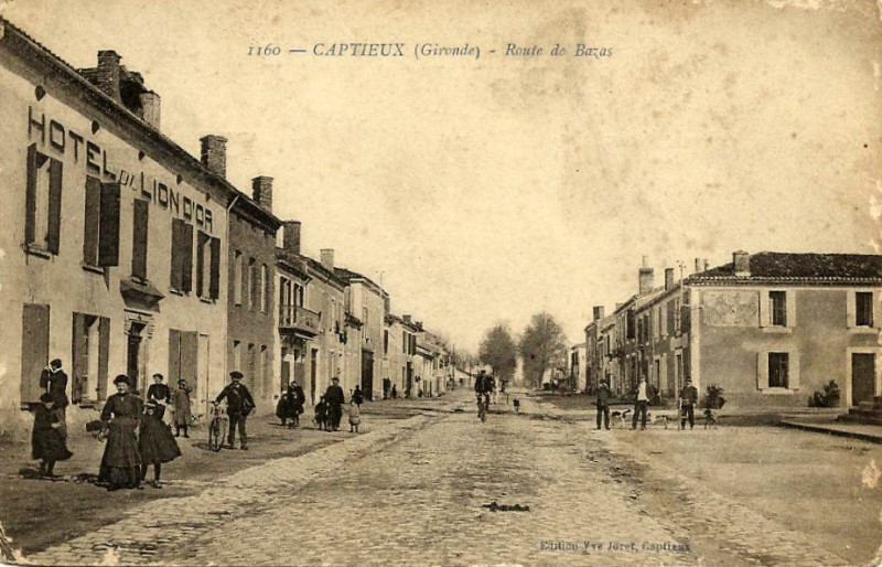 Carte postale ancienne Captieux - route de Bazas
