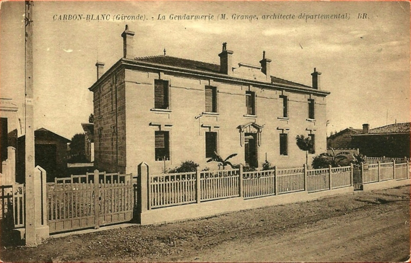 Carte postale ancienne Carbon-Blanc la Gendarmeriei