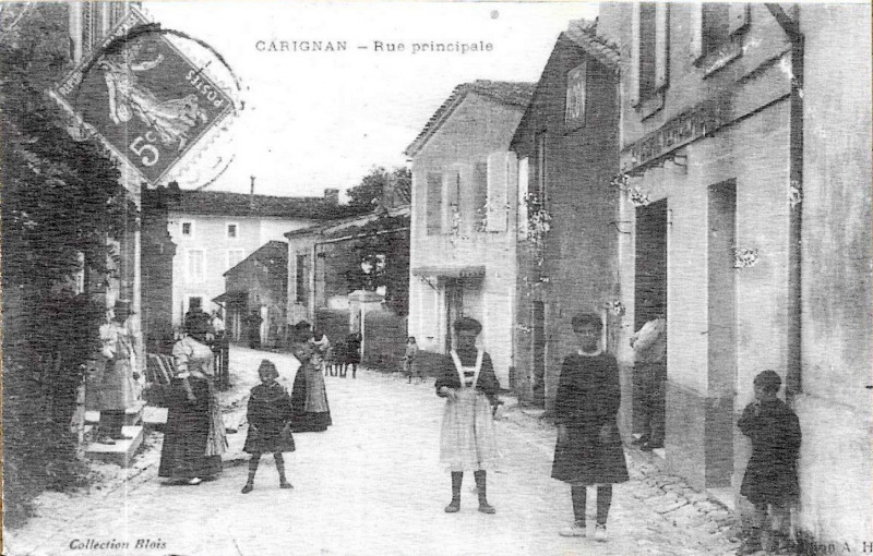 Carte postale ancienne Carignan - bourg 2