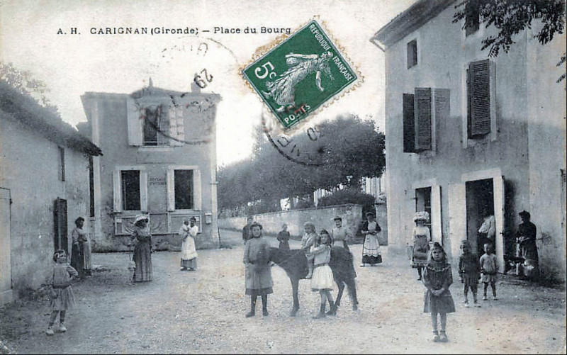 Carte postale ancienne Carignan - bourg 3