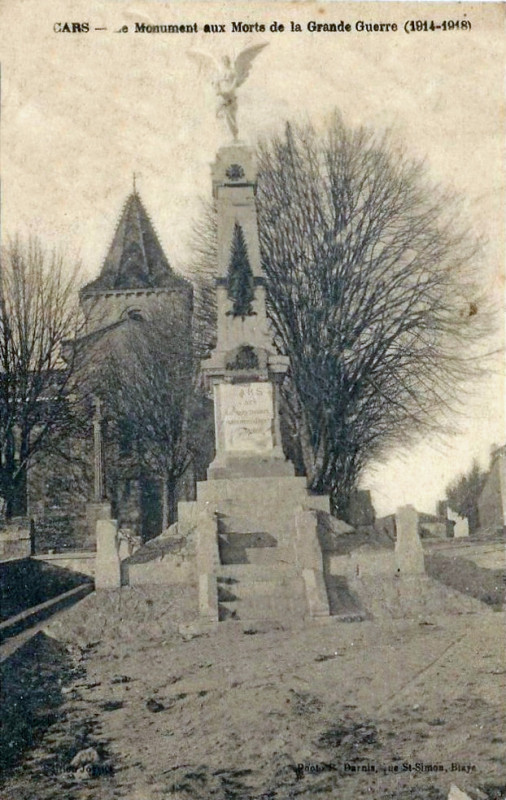 Carte postale ancienne Cars - Monument aux morts
