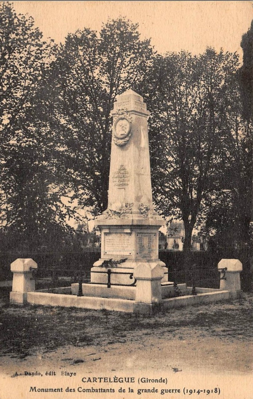 Carte postale ancienne Cartelègue - monument aux morts