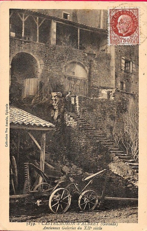 Carte postale ancienne Castelmoron d'Albret - anciennes galeries a