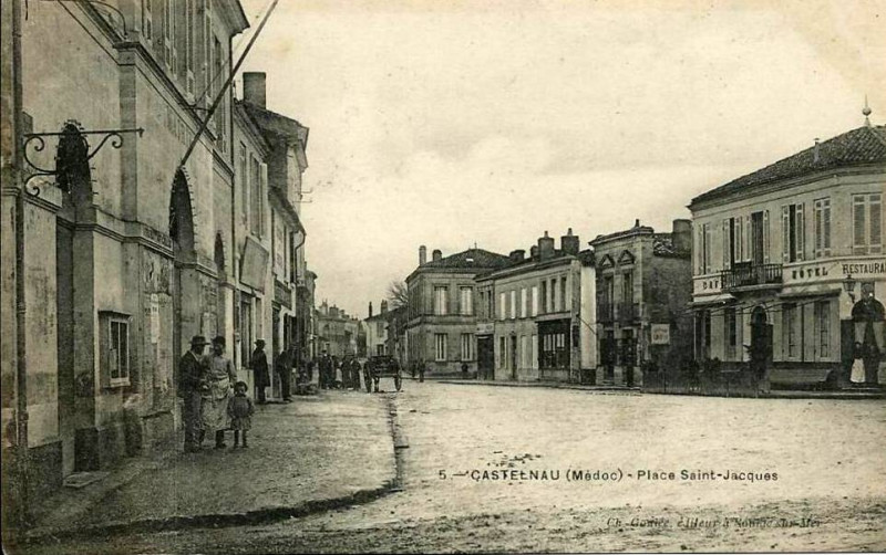 Carte postale ancienne Castelnau-de-Médoc - Place Saint-Jacques 1
