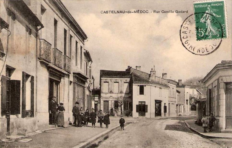 Carte postale ancienne Castelnau-de-Médoc - rue Camille-Godard