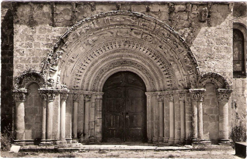 Carte postale ancienne Castelviel - portail de l'église b