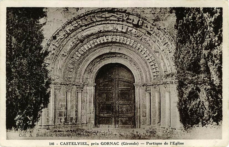 Carte postale ancienne Castelviel - église portail 1