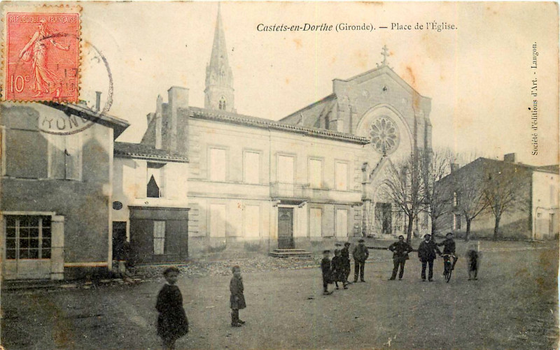 Carte postale ancienne Castets-en-Dorthe - Place de l'église 1