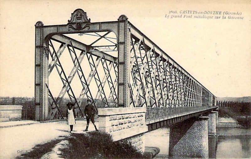 Carte postale ancienne Castets-en-Dorthe - pont sur la Garonne