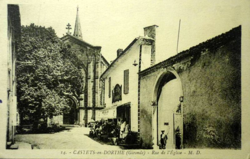 Carte postale ancienne Castets-en-Dorthe - rue de l'église 5