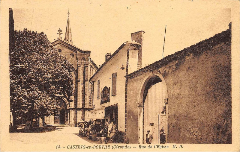 Carte postale ancienne Castets-en-Dorthe - rue de l'église