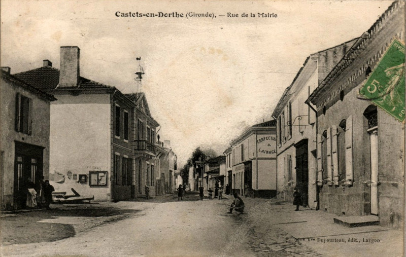 Carte postale ancienne Castets-en-Dorthe - rue de la Mairie 2